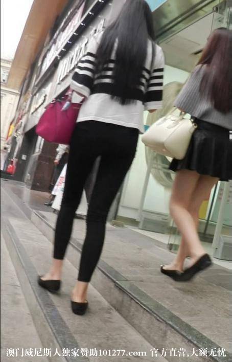 黑色紧身裤的极品大长腿美女【9P】